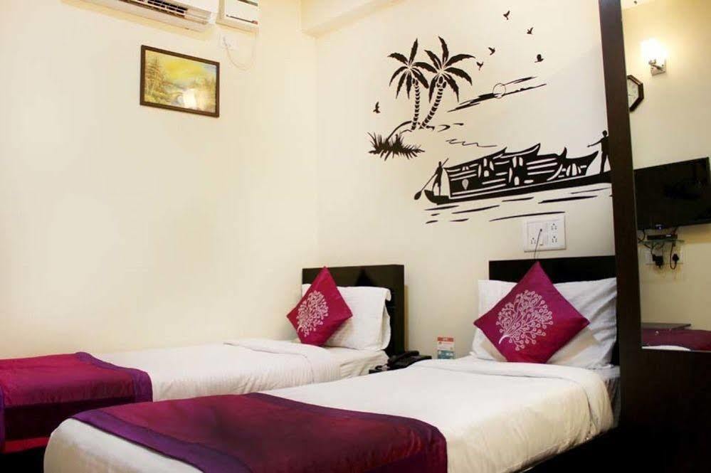 Itsy By Treebo - Palm Emirates Hotel Bangalore Buitenkant foto